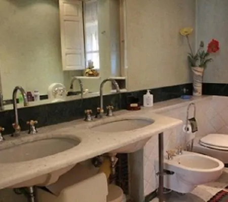 Bed & Breakfast Due Passi Dalla Citta Lucca